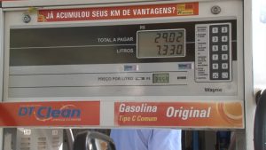 motoristas-ficam-esperando-reducao-no-preco-da-gasolina-e-diesel-que-ainda-nao-chegou-nas-bombas-em-caratinga-00_00_07_00-quadro003